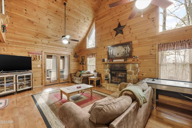 1590 Sky View Drive, Sevierville, TN 37876