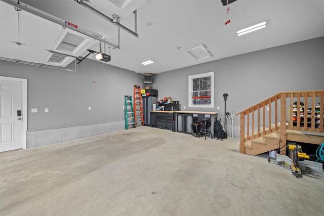 4 Lorelai Way, Nashua, NH 03062
