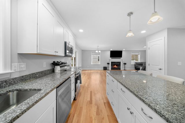 4 Lorelai Way, Nashua, NH 03062