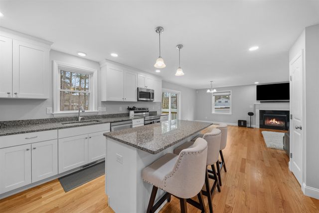 4 Lorelai Way, Nashua, NH 03062