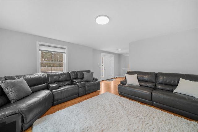 4 Lorelai Way, Nashua, NH 03062