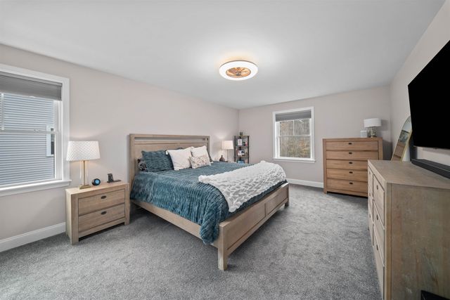 4 Lorelai Way, Nashua, NH 03062