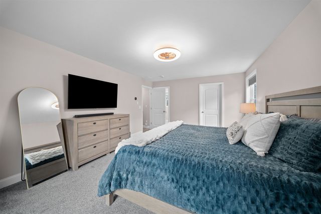 4 Lorelai Way, Nashua, NH 03062