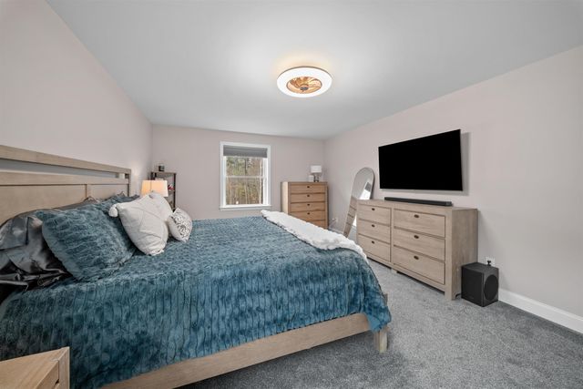 4 Lorelai Way, Nashua, NH 03062