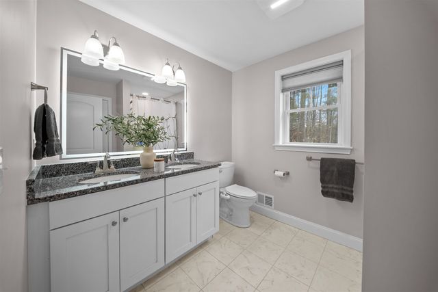 4 Lorelai Way, Nashua, NH 03062