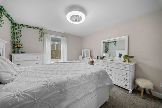 4 Lorelai Way, Nashua, NH 03062