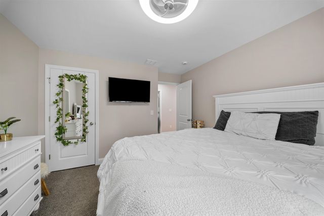 4 Lorelai Way, Nashua, NH 03062