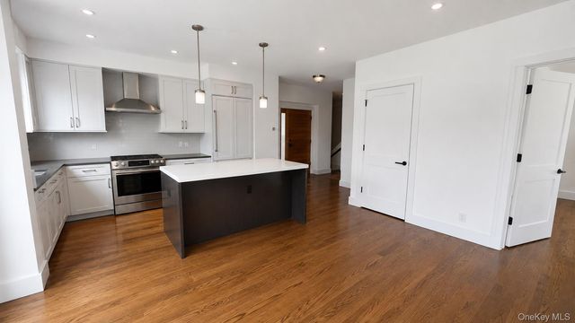422 E Boston Post Road 101, Mamaroneck, NY 10543