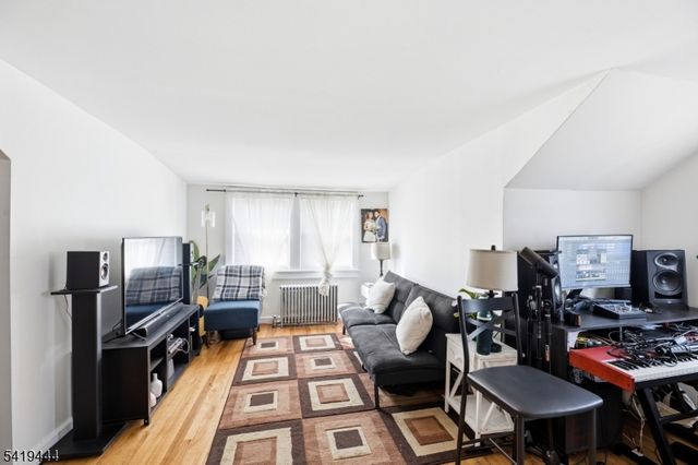 7 Henderson Blvd, Fair Lawn Boro, NJ 07410