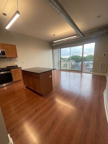 2000 N MILWAUKEE Avenue 404, Chicago, IL 60647
