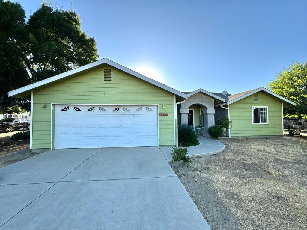 12637 Orange Belt Drive 65, Porterville, CA 93257