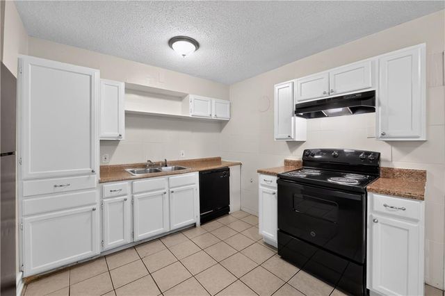 11407 Richmond Avenue, Kansas City, MO 64134