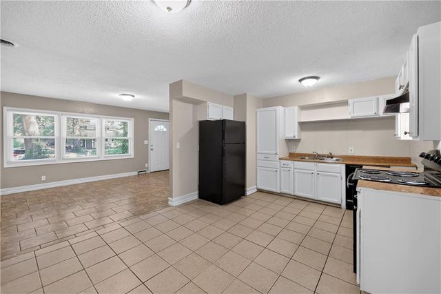 11407 Richmond Avenue, Kansas City, MO 64134
