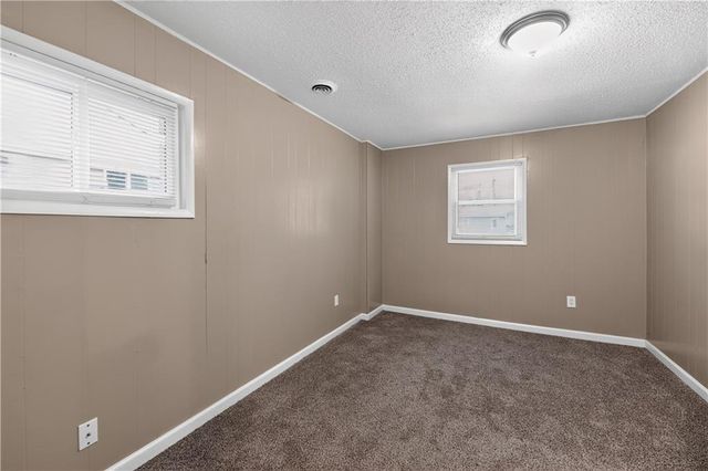 11407 Richmond Avenue, Kansas City, MO 64134