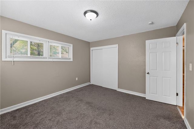 11407 Richmond Avenue, Kansas City, MO 64134