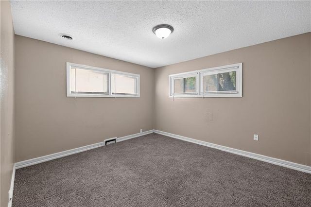 11407 Richmond Avenue, Kansas City, MO 64134