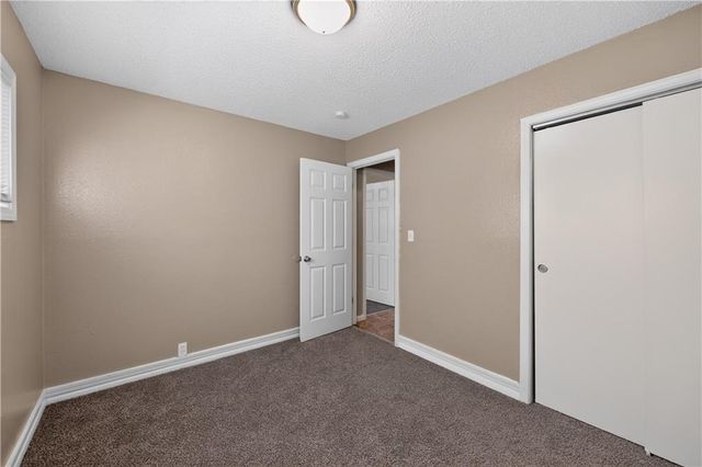 11407 Richmond Avenue, Kansas City, MO 64134