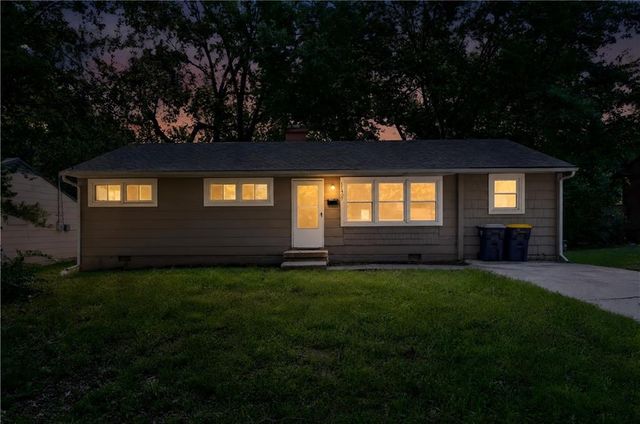 11407 Richmond Avenue, Kansas City, MO 64134