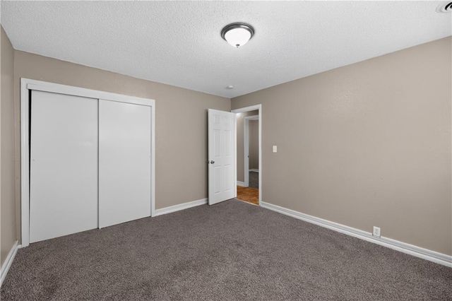 11407 Richmond Avenue, Kansas City, MO 64134