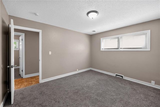 11407 Richmond Avenue, Kansas City, MO 64134