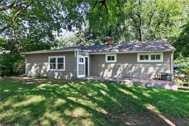 11407 Richmond Avenue, Kansas City, MO 64134