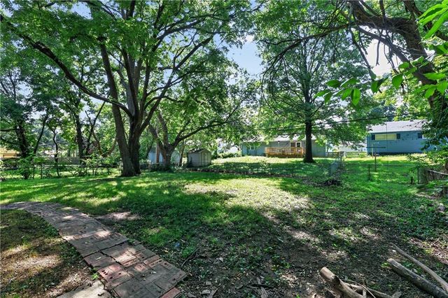 11407 Richmond Avenue, Kansas City, MO 64134