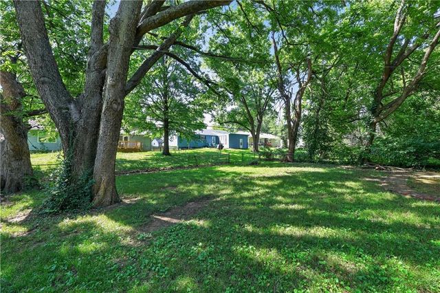 11407 Richmond Avenue, Kansas City, MO 64134
