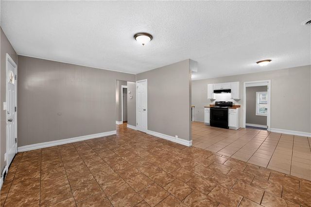 11407 Richmond Avenue, Kansas City, MO 64134
