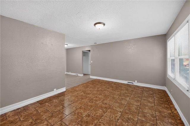 11407 Richmond Avenue, Kansas City, MO 64134