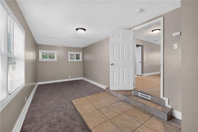 11407 Richmond Avenue, Kansas City, MO 64134