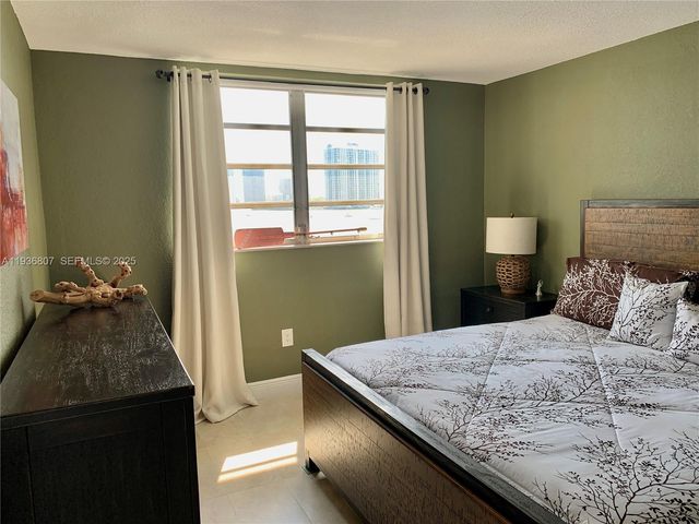 3000 Marcos Dr P512, Aventura, FL 33160