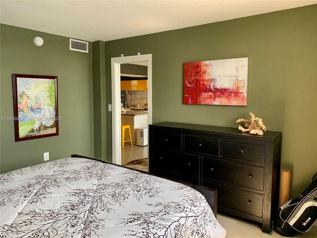 3000 Marcos Dr P512, Aventura, FL 33160