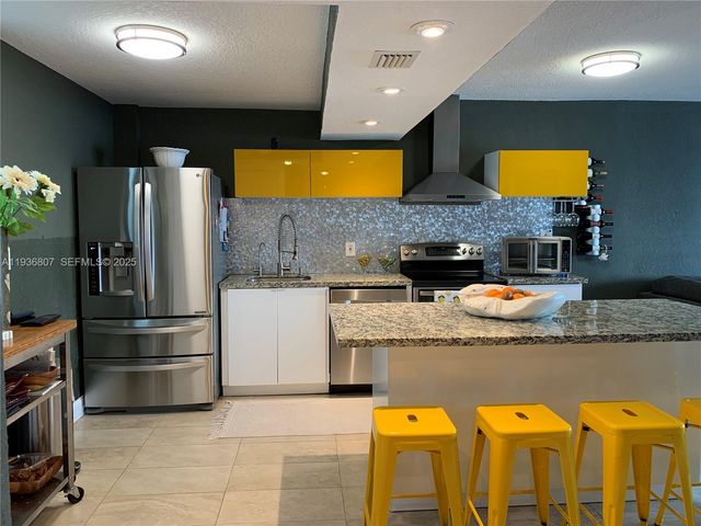 3000 Marcos Dr P512, Aventura, FL 33160