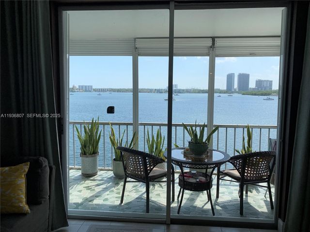 3000 Marcos Dr P512, Aventura, FL 33160