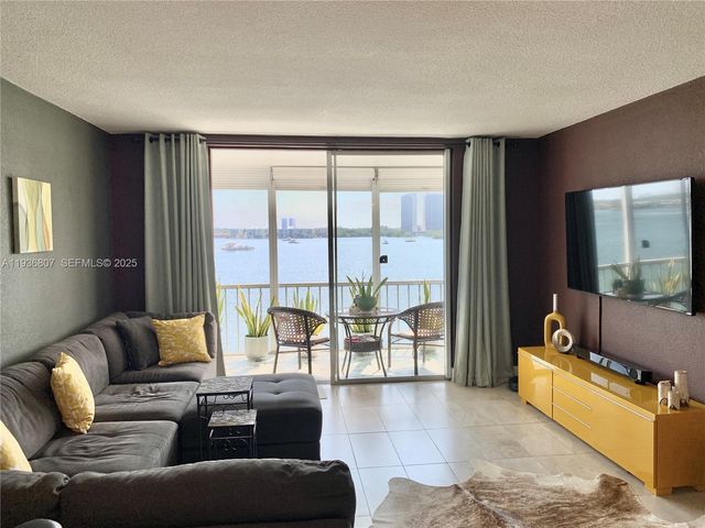 3000 Marcos Dr P512, Aventura, FL 33160