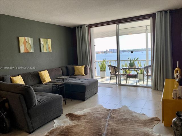 3000 Marcos Dr P512, Aventura, FL 33160