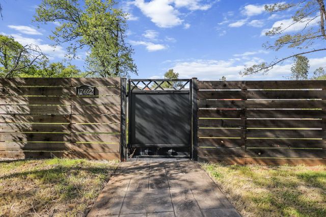 17622 China Gulch Drive, Anderson, CA 96007