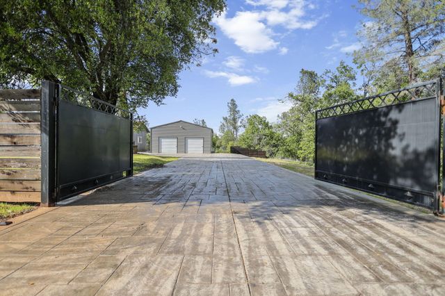 17622 China Gulch Drive, Anderson, CA 96007