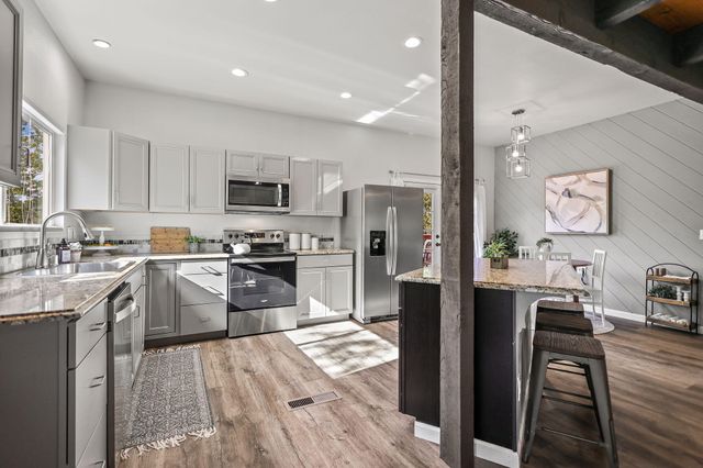 17622 China Gulch Drive, Anderson, CA 96007