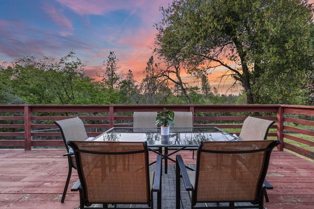 17622 China Gulch Drive, Anderson, CA 96007