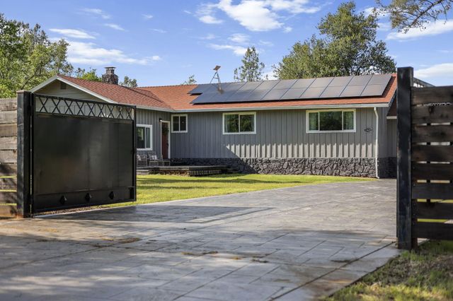 17622 China Gulch Drive, Anderson, CA 96007