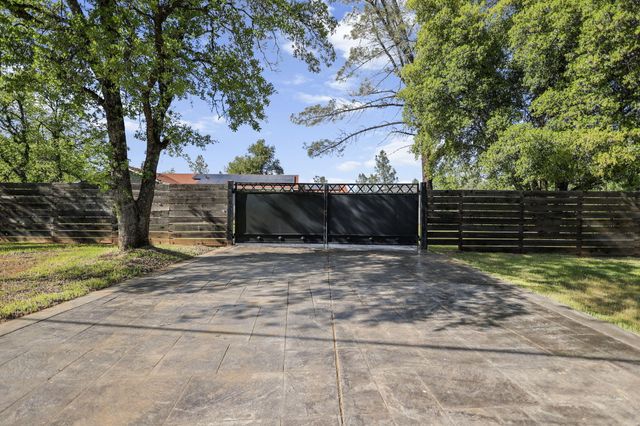 17622 China Gulch Drive, Anderson, CA 96007