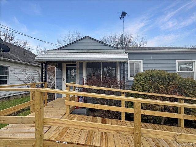 1034 Meida Street, Flint, MI 48532