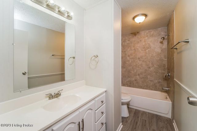 11305 Angelina Rd, Louisville, KY 40229