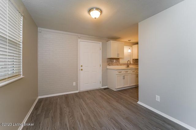 11305 Angelina Rd, Louisville, KY 40229