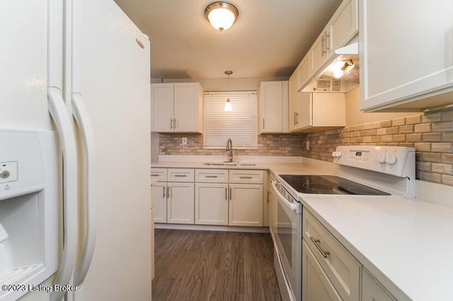 11305 Angelina Rd, Louisville, KY 40229