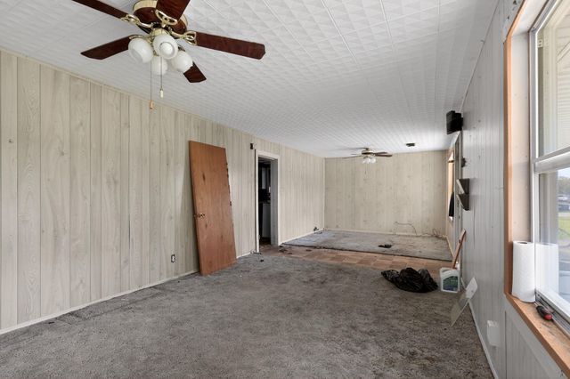 1164 E Kyle Road, Clute, TX 77531