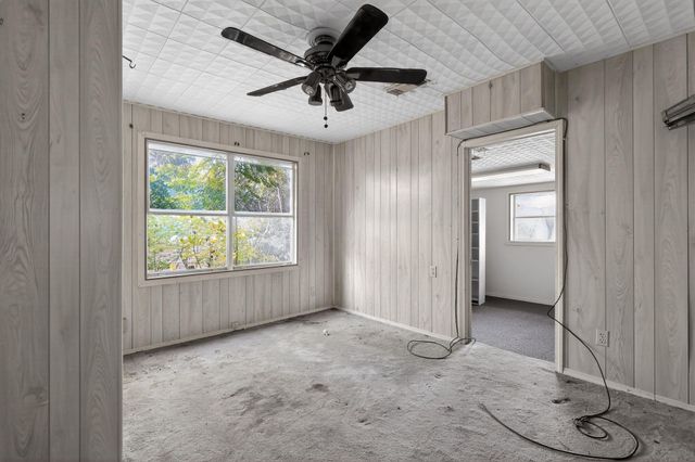 1164 E Kyle Road, Clute, TX 77531