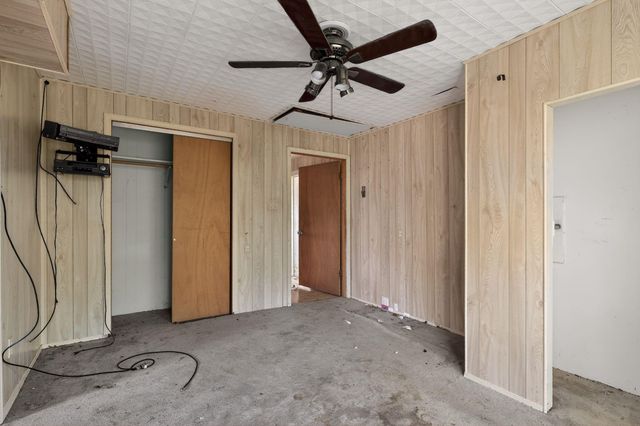 1164 E Kyle Road, Clute, TX 77531