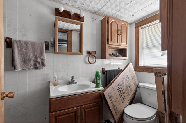 1164 E Kyle Road, Clute, TX 77531